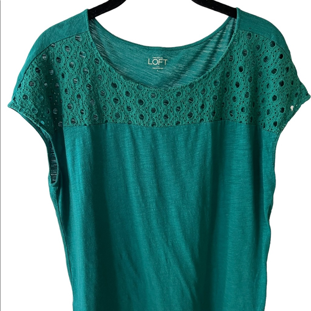 LOFT Green Crochet Neck Cap Sleeve Scoop Neck Tee Size Large